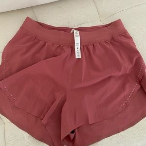 Lululemon Find Your Pace short 4
